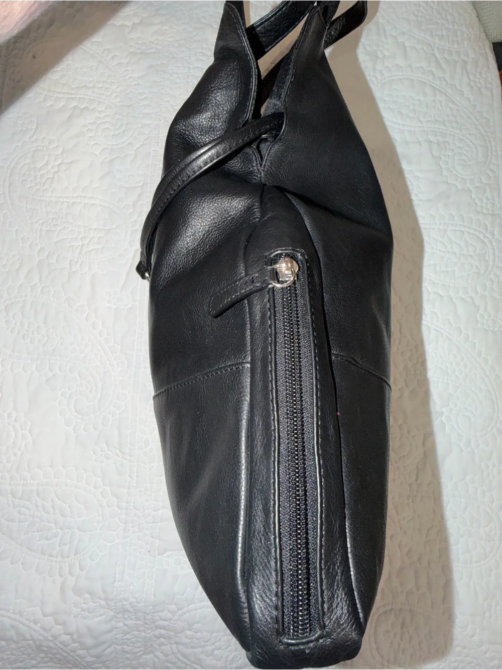 ili New York Black Leather Drawstring Bucket Bag Crossbody Shoulder Bag